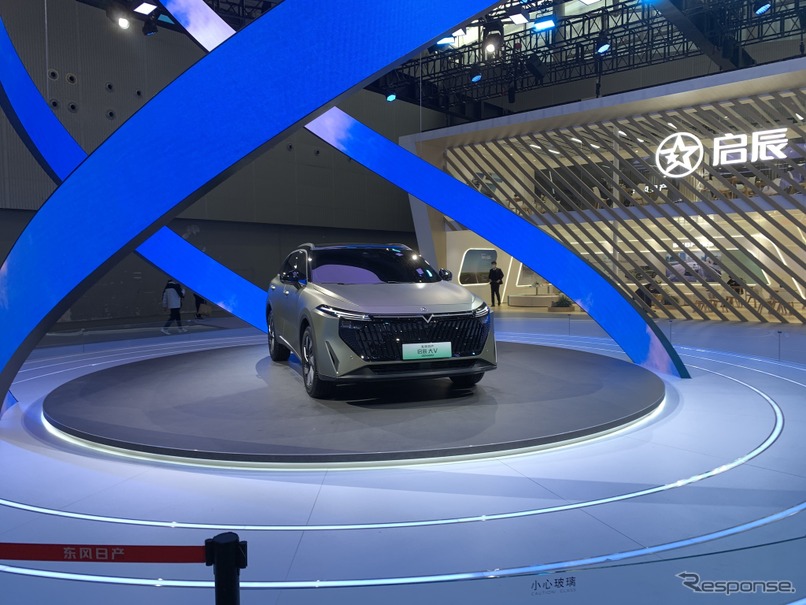 広州モーターショー2022で展示された東風日産ヴェヌーシア最新モデル『大V』の新エネルギー車（NEV）版