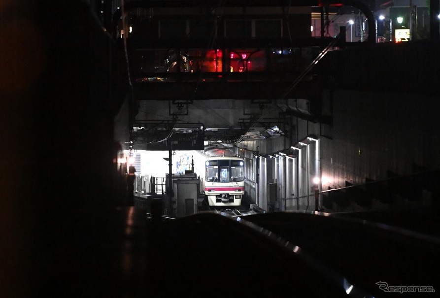 2021年10月31日に発生した京王電鉄の車内殺傷事件。この事件を契機に防犯対策が強化され、コストに反映されるようになった。