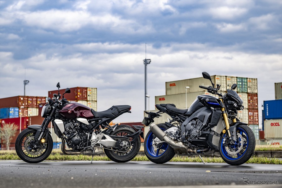 MTの頂点にいるヤマハMT-10 SP（右）とスポーツCBの頂点にいるホンダCB1000R（左）