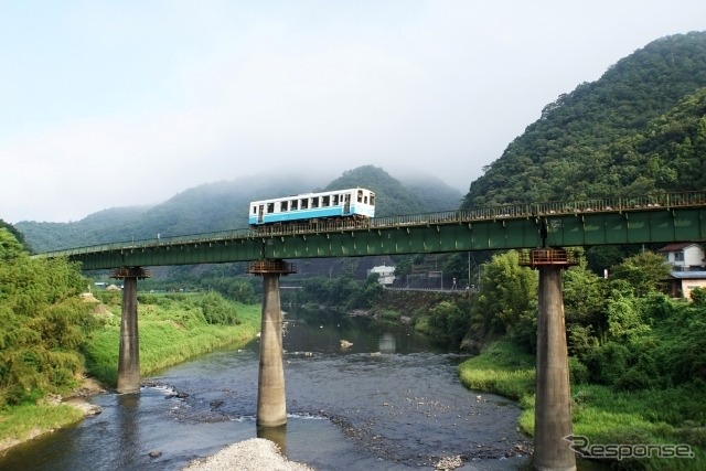 北宇和島～真土間が愛媛県内に入るJR四国予土線。2021年度の営業係数はJR四国のワースト1に。