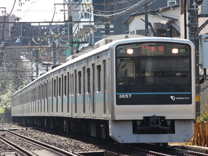リニューアルされる3000形。各車両に「車いす・ベビーカースペース」が1か所ずつ設けられるとともに、制御装置の省エネ化、コンプレッサーのオイルフリー化などが図られる。