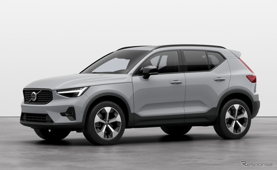 ボルボ XC40 アルティメットB4 AWD ダークエディション