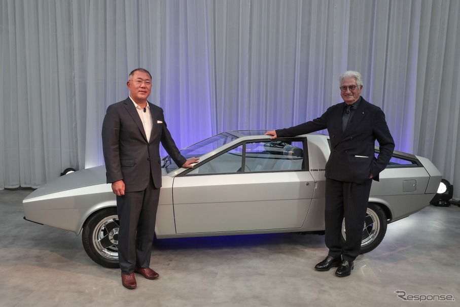 ヒョンデのチョン・ウィソンCEO（向かって左）とG. ジウジアーロ