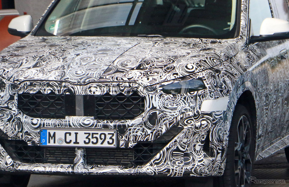 本格的なクーペSUVとして生まれ変わるBMW X2 次期型のプロトタイプ（スクープ写真）