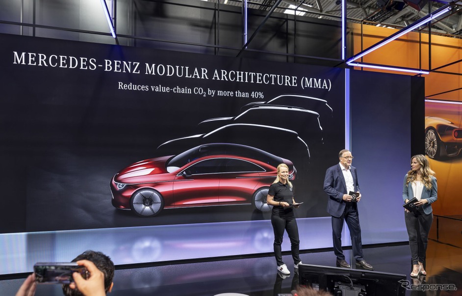 メルセデスベンツの新型EV。手前は『コンセプトCLAクラス』。続いて『CLAシューティングブレーク』、『GLB』、『GLA』の各次期型の可能性も（IAAモビリティ2023）