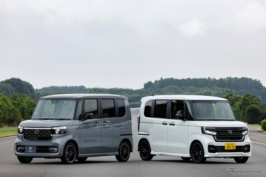 新型（向かって左）が登場したホンダ N-BOX
