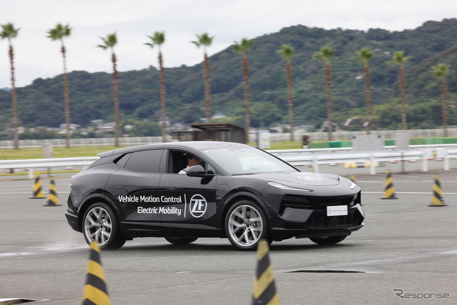 キュービックスを搭載した、ロータス エレトレ