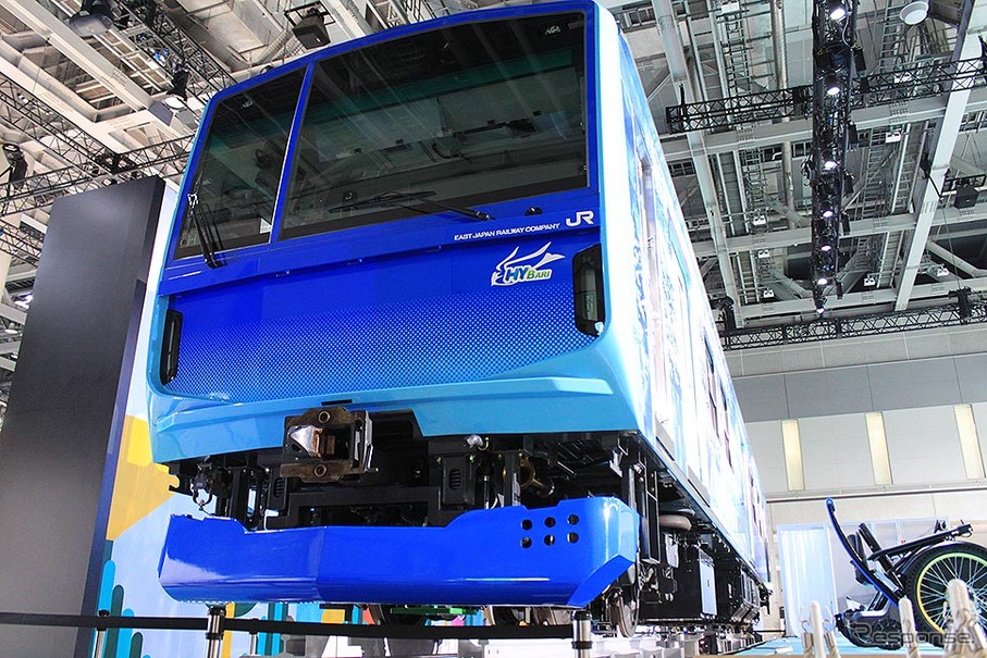 電車がいる! JR東日本 FV-E991系「HYBARI」はレール台座から 電車がいる! JR東日本 FV-E991系「HYBARI」はレール台座から