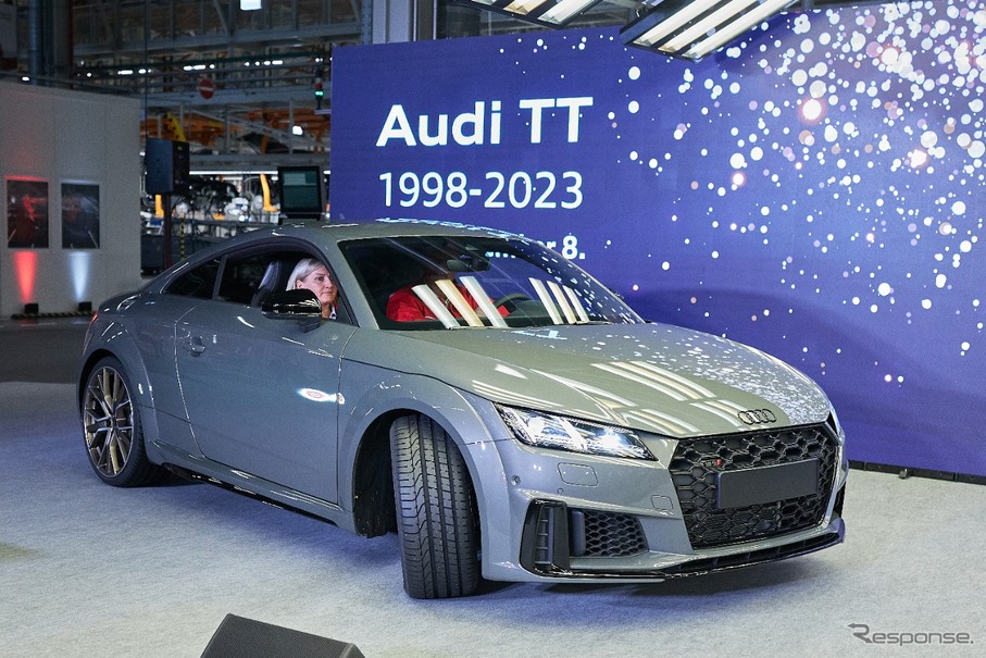 アウディのハンガリー・ジェール工場からラインオフした最後の TT クーペ