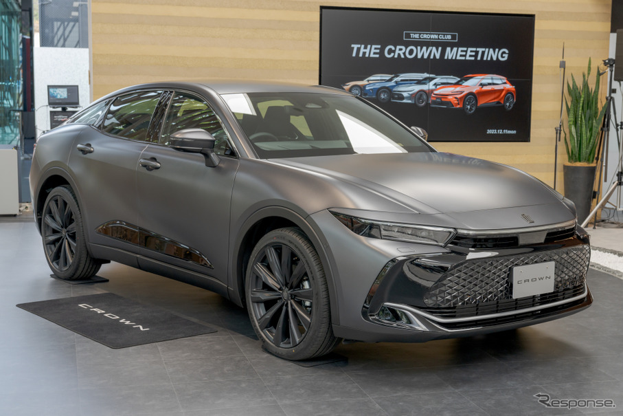 クラウンクロスオーバーRS Advancedの特別仕様車『CROSSOVER RS “Advanced・THE LIMITED-MATTE METAL”』。