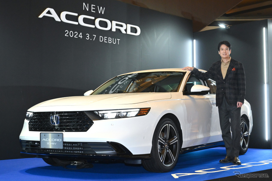 ホンダ アコード新型と俳優の唐沢寿明さん（ホンダ アコード 発売記念イベント）