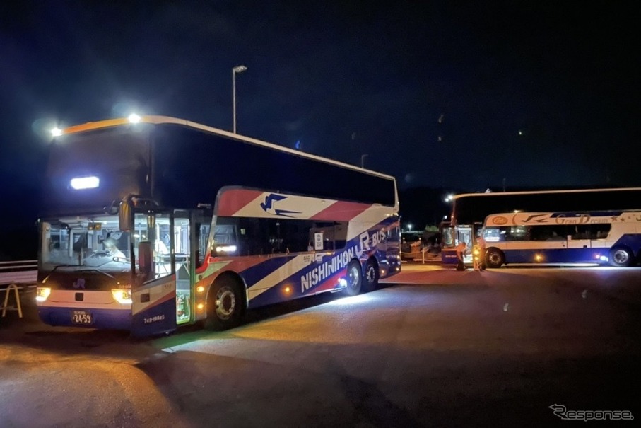 乗務員引継ぎをするドリーム号