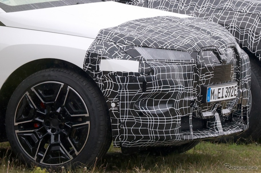 BMW iX 改良新型プロトタイプ（スクープ写真）