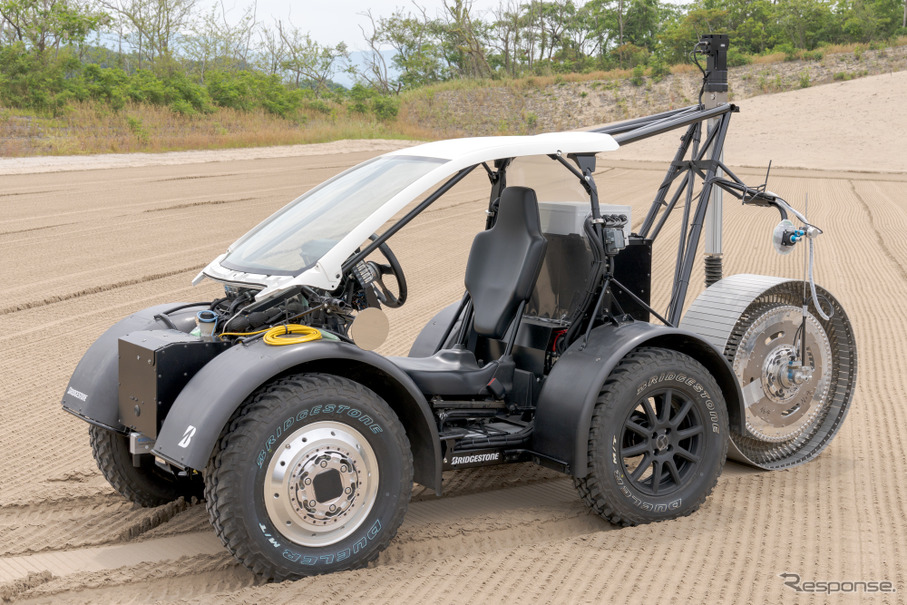 月面探査車用タイヤプロジェクトに使用される新開発のEVテスト車両。