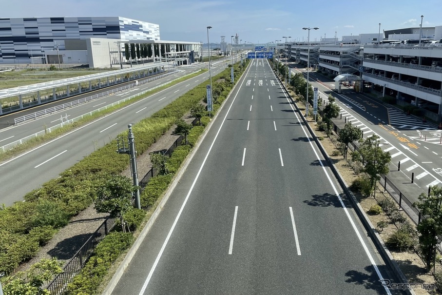 愛知県国際展示場（Aichi Sky Expo、写真左上）
