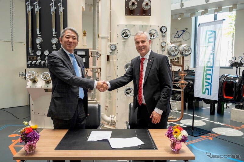 豊田通商ヨーロッパの石井社長（左）とメッサー社のBernd Eulitz CEO （右）