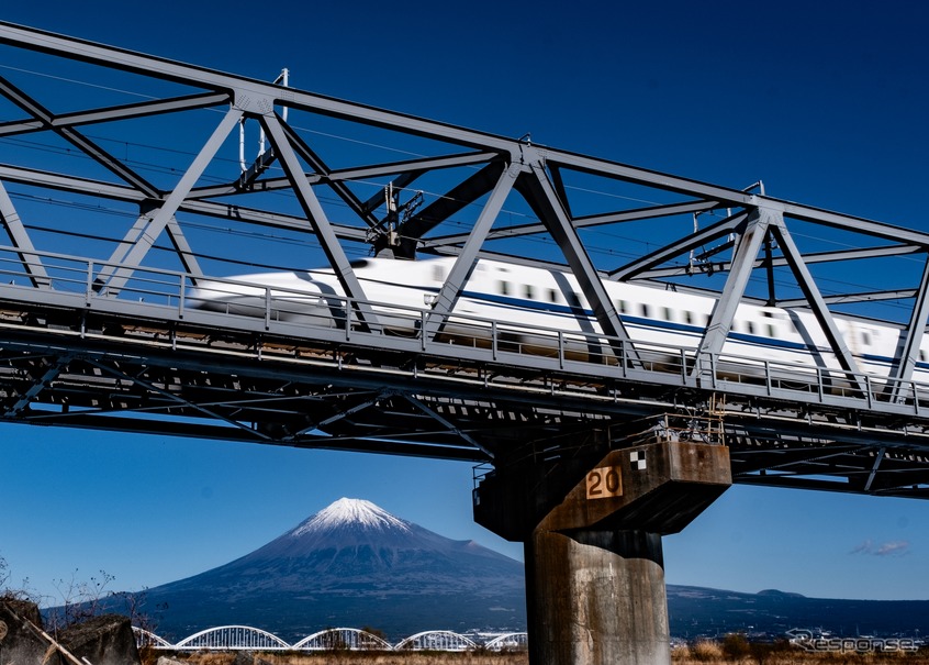 東海道新幹線の保守車両脱線、終日運休で足止め乗客「ぐったり」［新聞ウォッチ］（写真はイメージ）
