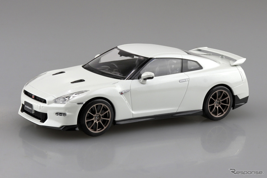 楽プラ スナップキット・ニッサン R35 NISSAN GT-R 2024（ブリリアントホワイトパール）