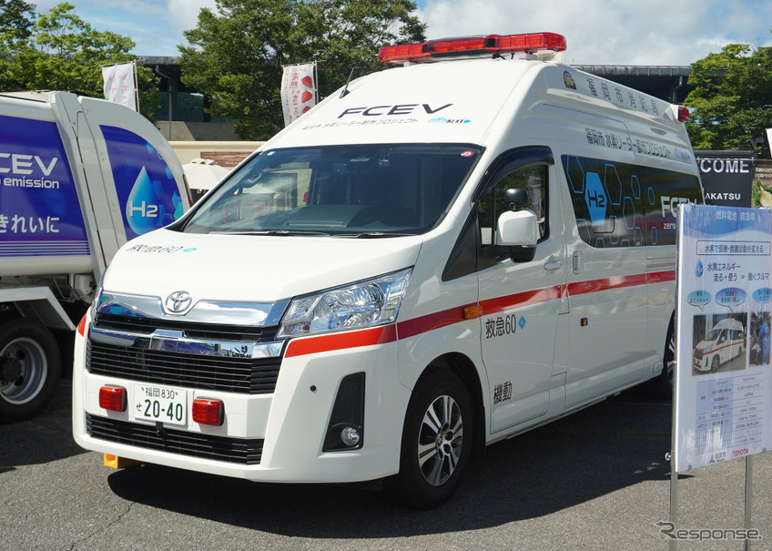 スーパー耐久 in オートポリスに展示されたトヨタのFCEV救急車。実際に福岡市で稼働している。