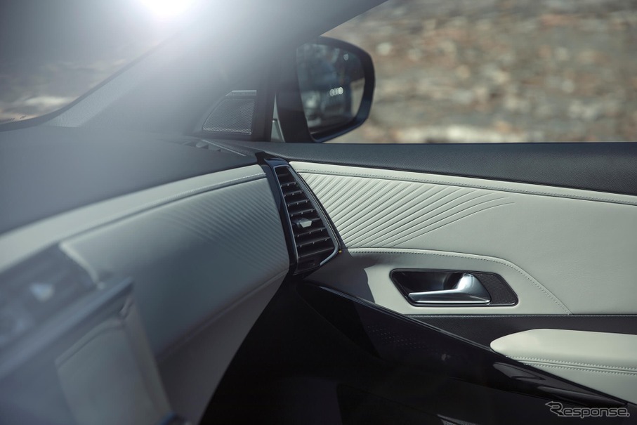 DS 7 OPERA E-TENSE 4x4 Pearl Grey Edition