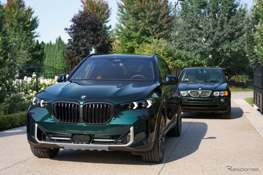 BMW X5 Edition 25 Jahre（手前）と初代X5