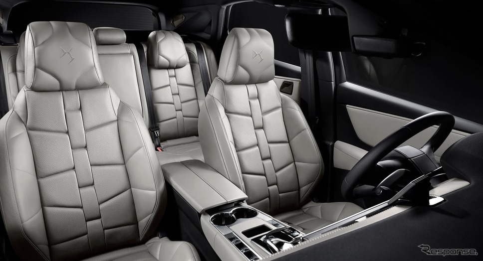 DS 7 OPERA E-TENSE 4x4 Pearl Grey Edition