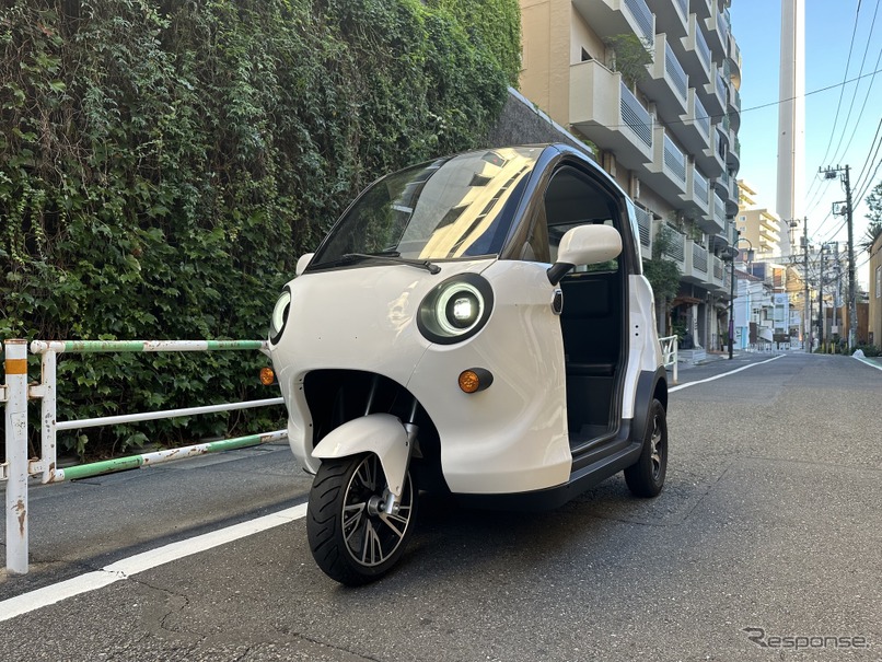 スマホ600台分の充電可能なバッテリーを3台積載、災害時に特化した小型EV電配車が登場