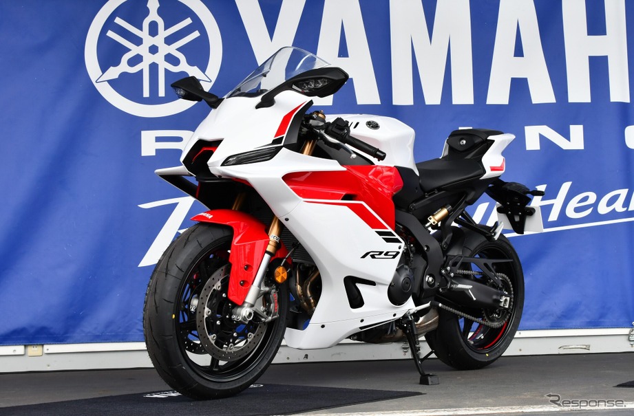 全日本ロードレース選手権最終戦が行われた鈴鹿サーキットで初公開されたヤマハ YZF-R9