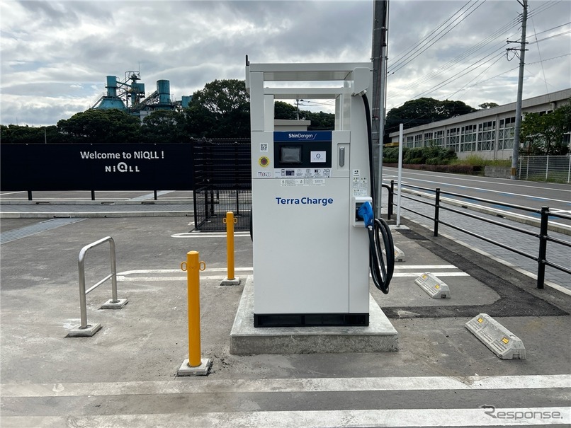 「道の駅」都城NiQLLに設置した急速充電器