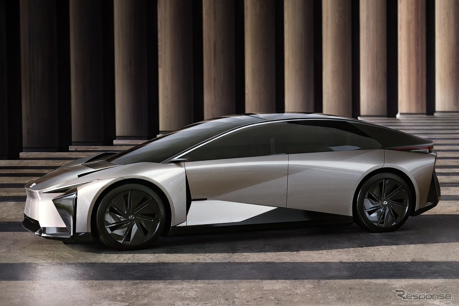 ジャパンモビリティショー2023にコンセプトカーのレクサスLF-ZCが展示され、2026年からの量産が予告されていた