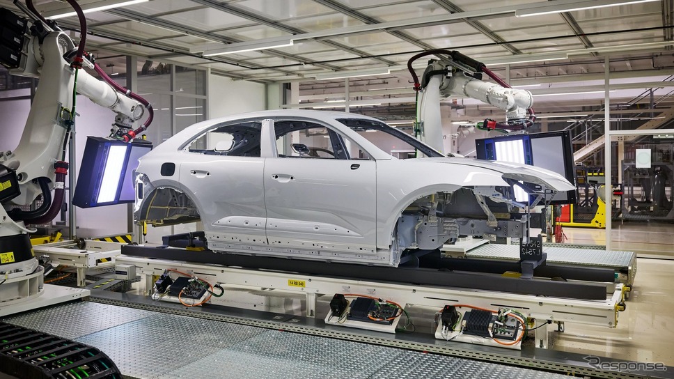 ポルシェが独ライプツィヒ工場の塗装工程に最新の自動エラー検出システムを導入