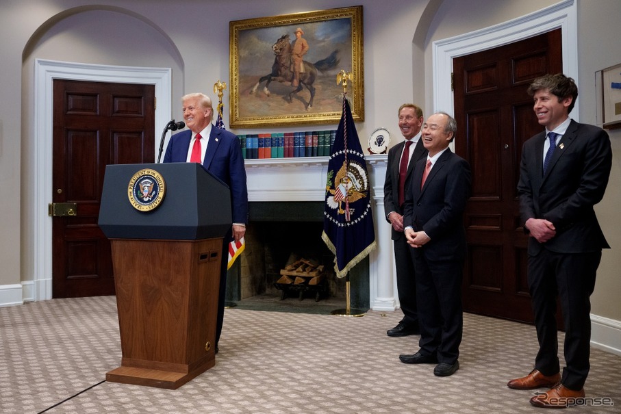 トランプ大統領（向かって左から2人目）の記者会見。向かって右から2人目がソフトバンクグループの孫正義会長兼社長