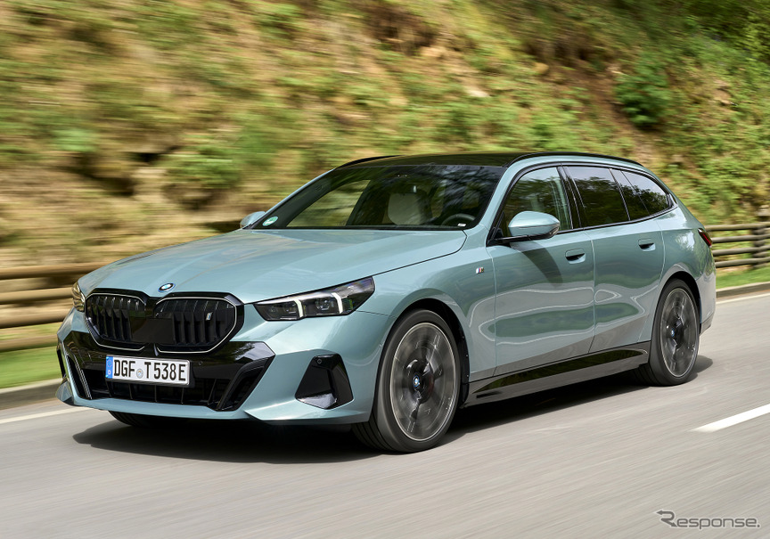 BMW i5 ツーリング