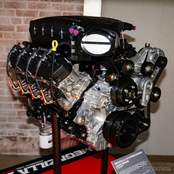 フォードパフォーマンスの競技用の7.3リットルV8エンジン「メガジラ2.0」