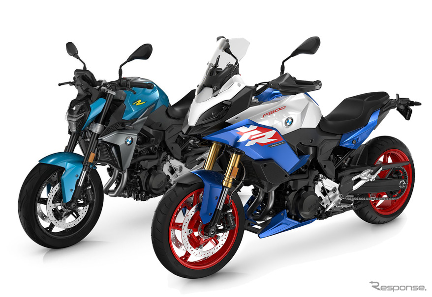 BMW F 900 R（左） と F 900 XR（右）
