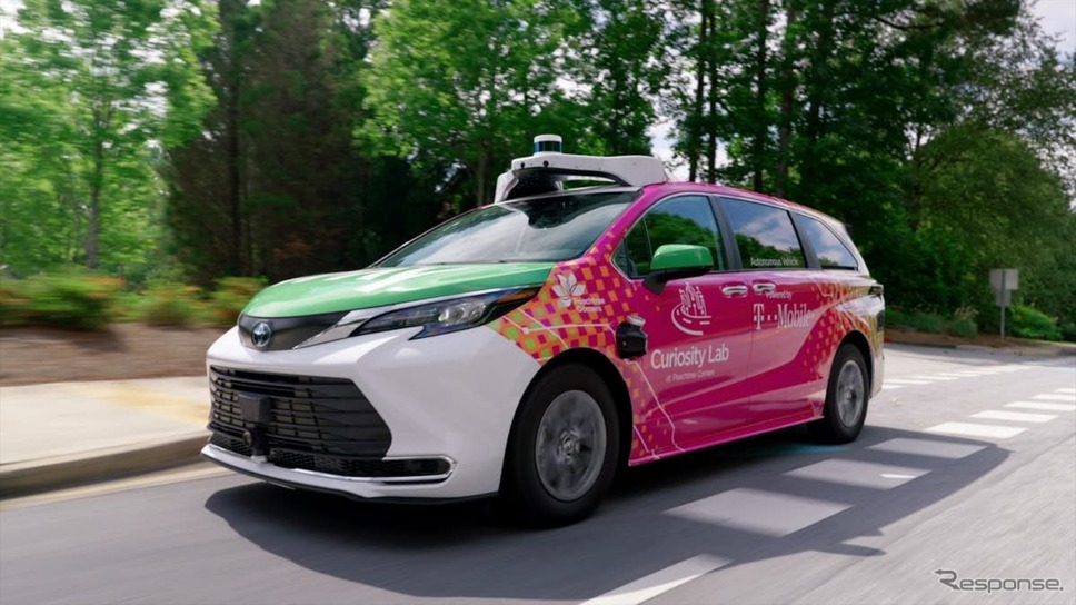 トヨタ・シエナがベースのメイ・モビリティの自動運転車