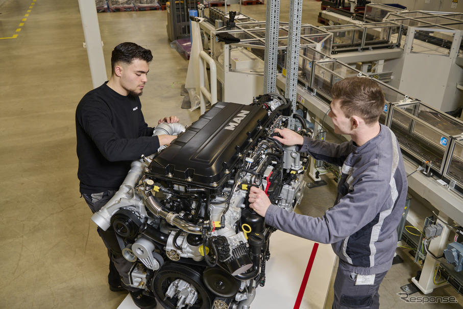 MANがドイツ・ニュルンベルク工場で新型13リットルディーゼルエンジン「D30」の生産を開始