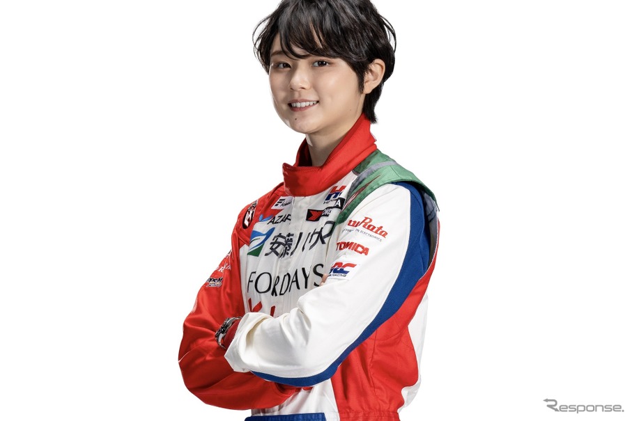 Juju 選手（レーシングスーツ左腕の TOMICA ロゴ)