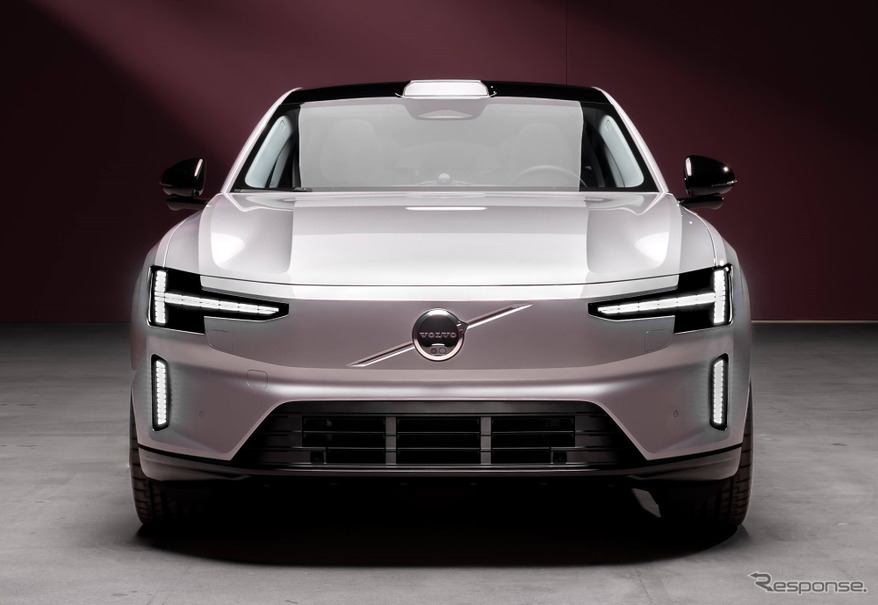 ボルボ ES90。フロントウインドウの上部にあるのがLiDAR。