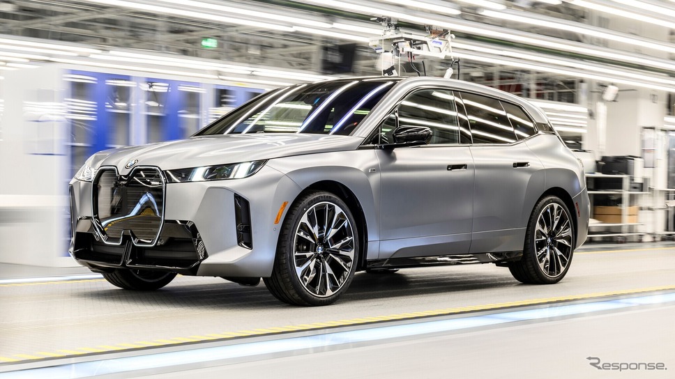 BMW『iX』改良新型の生産をドイツ・ディンゴルフィング工場で開始