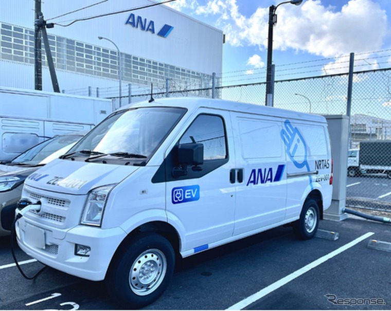 充電器を利用するEV