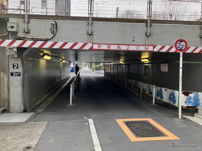 京王線・幡ヶ谷第一架道橋。向かって左が新宿方面、右が八王子方面