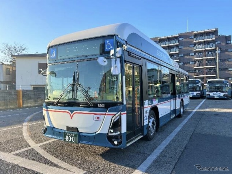 京成バスが葛飾区内の路線で最新型EV大型路線バス、いすゞ『エルガEV』2台の運行を開始
