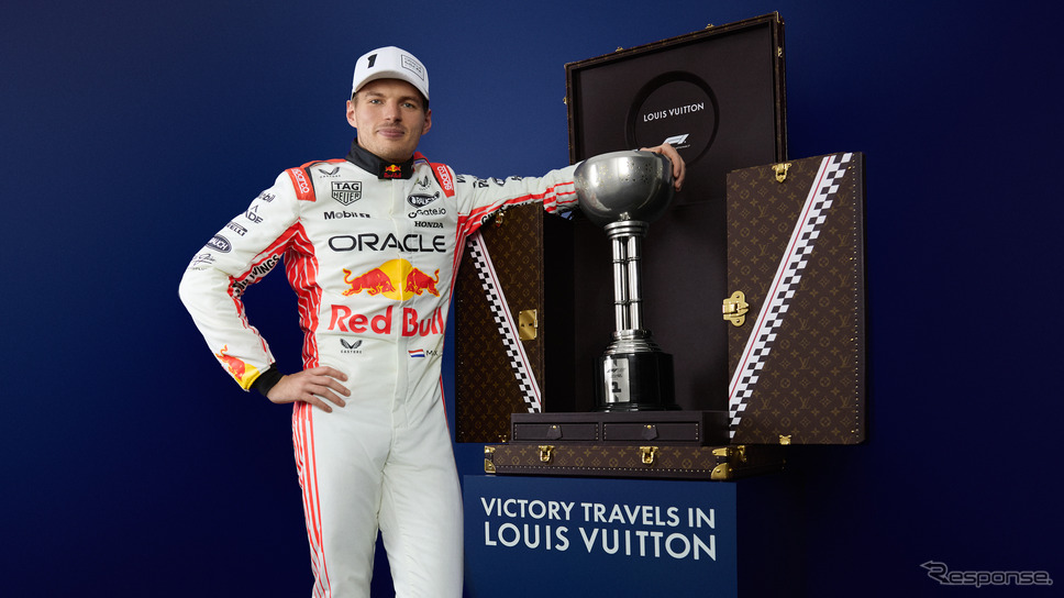 フェルスタッペン選手とルイ・ヴィトンの特製トランクに収納されたF1日本GP優勝トロフィー