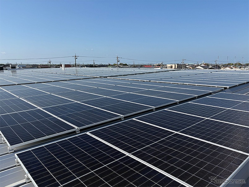 アイゼン小沢渡東工場の屋根上に新たに設置された太陽光発電設備