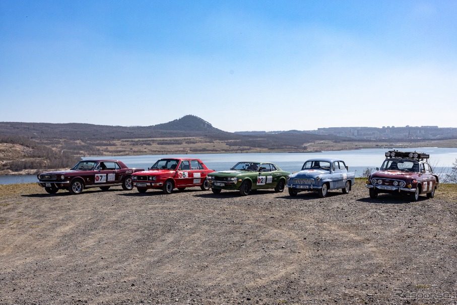 初代『セリカ』など7台、チェコから日本へ1万6000kmをラリー。中央がトヨタ セリカ ST（1977年）