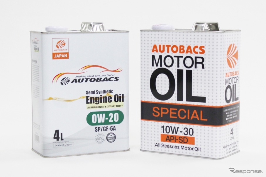 AUTOBACS Engine Oil（左）と初代PBオイル（右）