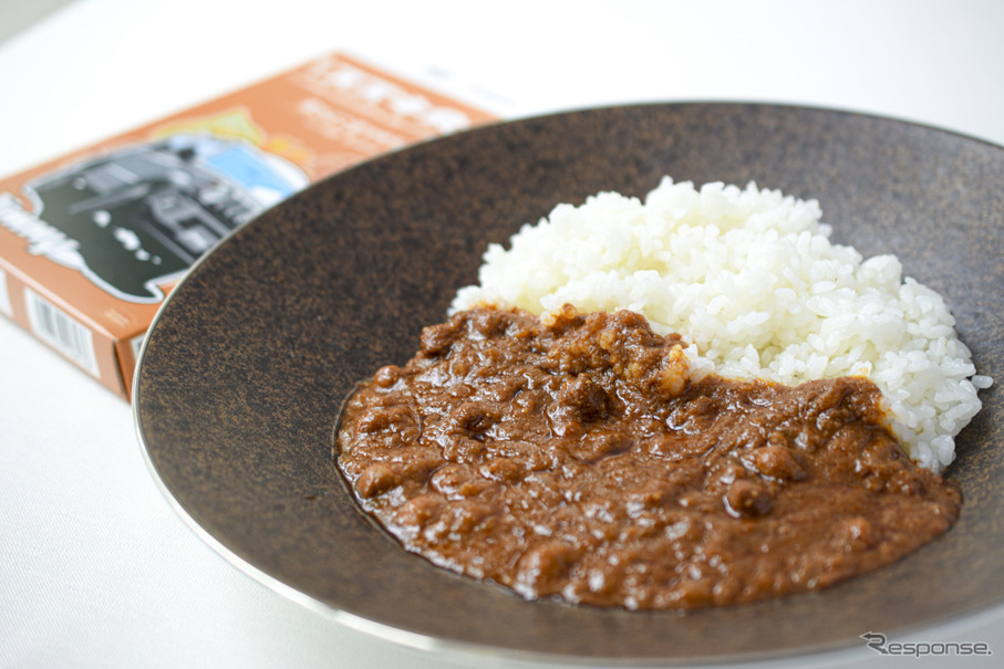 スズキが鳥善と共同開発したインドベジタリアンレトルトカレー。写真は、ジムニーのパッケージの「茶ひよこ豆マサラ」