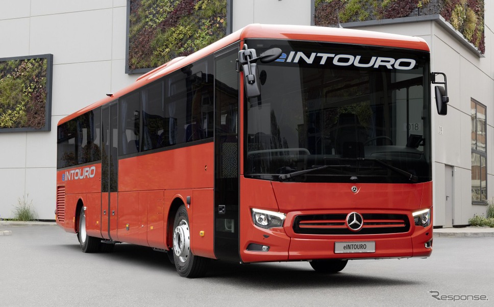メルセデスベンツの新型電動バス『eIntouro』