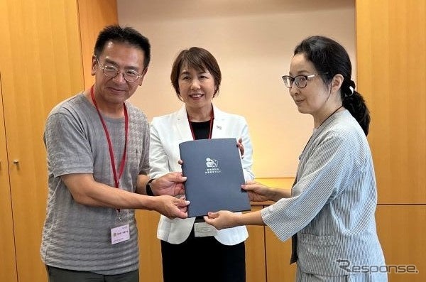 東海電子がNPO法人はぁとスペース代表山本美也子氏とともに内閣府を訪問し飲酒運転対策のさらなる強化を求める要望書を提出